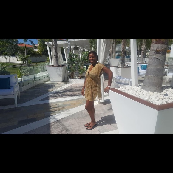 Swimsuit cover up - Picture 3 of 3